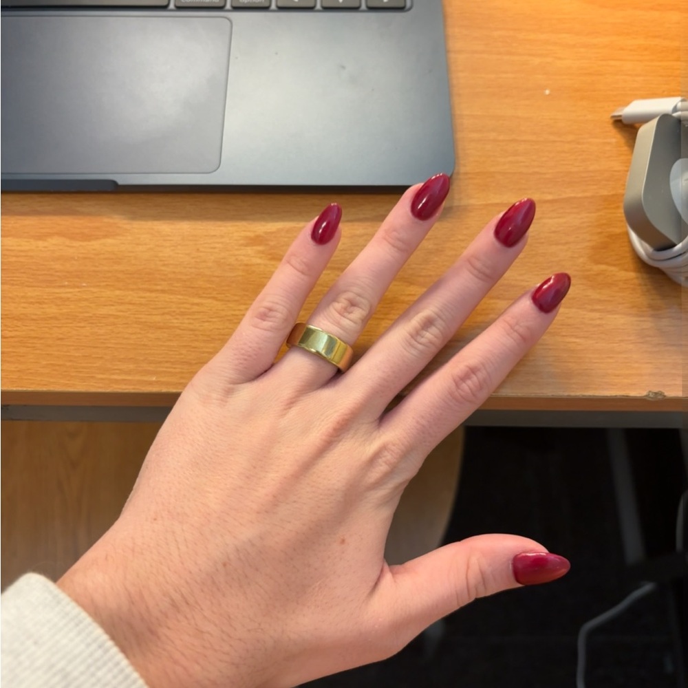 Gold new oura Ring gen 4 - Picture 2 of 4